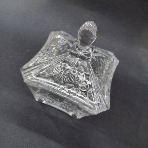 Dekoratif Şık Kapaklı Kristal Kesme Cam Şekerlik 14x10.5 cm