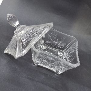 Dekoratif Şık Kapaklı Kristal Kesme Cam Şekerlik 14x10.5 cm