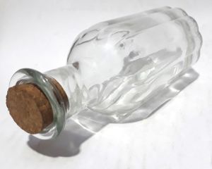 Kaliteli Sağlam Camdan Üretim 19x7,5x7,5cm Boyutunda Kıvrımlı Şişe
