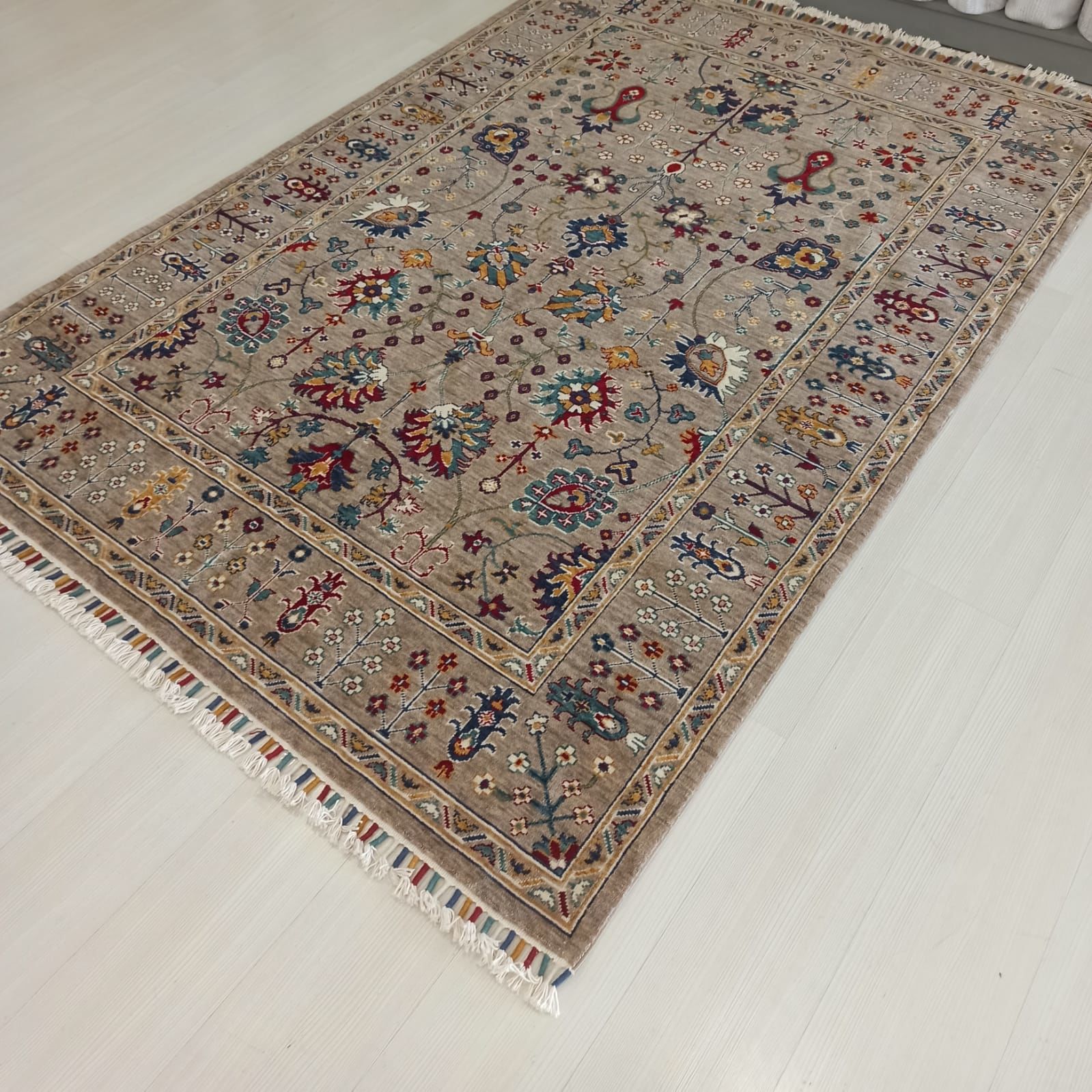 Uşak Delux Koleksiyonu 0805 Vizon Multicolor Özel Tezgah Halısı