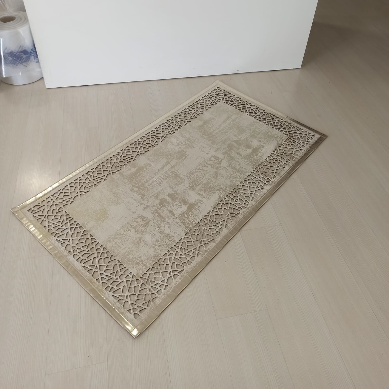 Tasarım Koleksiyonu LAZER DERİ HALI