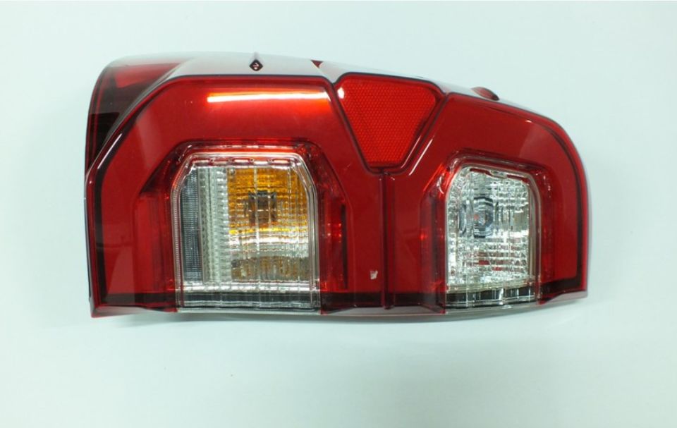 Toyota Hilux Revo 2019-2022 Stop Lambası Sol Kutusuz