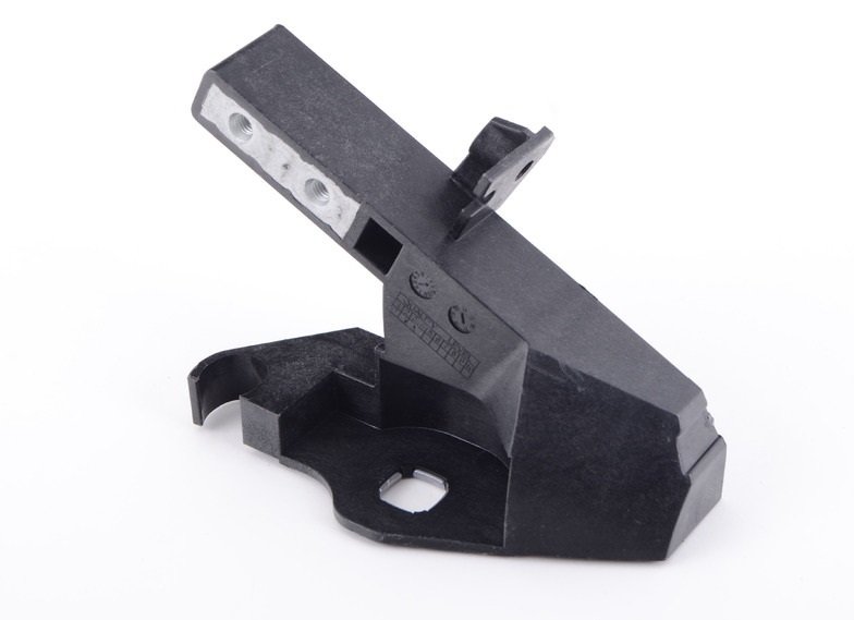 Mercedes W205 Ön Tampon Braketi Sağ 2056203501