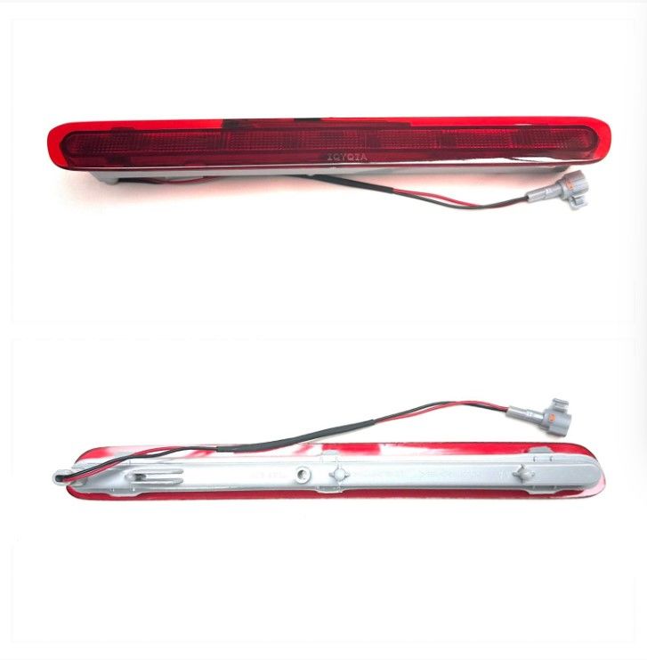 HILUX REVO 15-22 REFLEKTÖR BAGAJ KAPUT