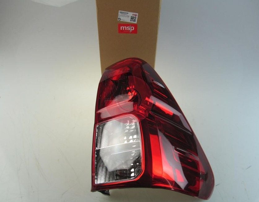 Hilux Stop Lambası Komple RH (REVO)
