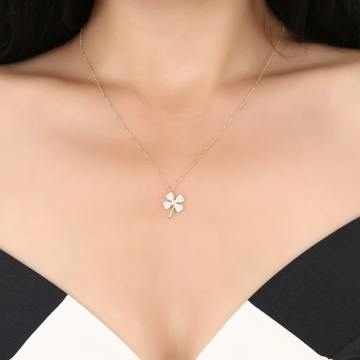 Yonca Modeli Taşlı Altın Kolye