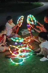 BUFFER® Işıklı Badminton Seti Hafif Portatif Taşınabilir Fileli Işıklı Raket Işıklı Topu Dahil