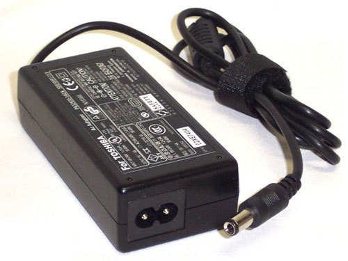 Toshiba 15V 4A PA3377E-2ACA Notebook Adaptör