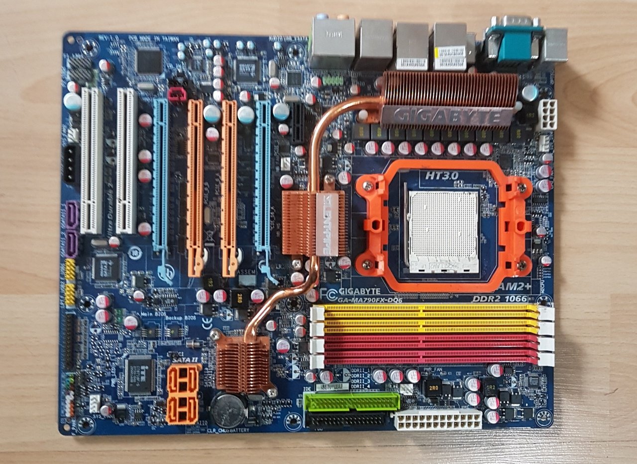 Gigabyte GA-MA790FX-DQ6 940Pin Am2 Am2+ Anakart