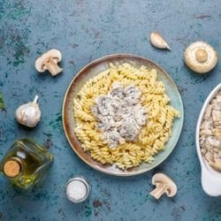 Kremalı Tavuklu Mantarlı Fettuccine Alfredo Tarifi