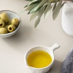 Ayvalık Zeytinyağı Nedir? Farkları, Tadım Notları ve Kullanımı