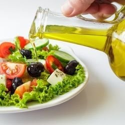 Salatalar İçin En İyi Zeytinyağı Önerileri