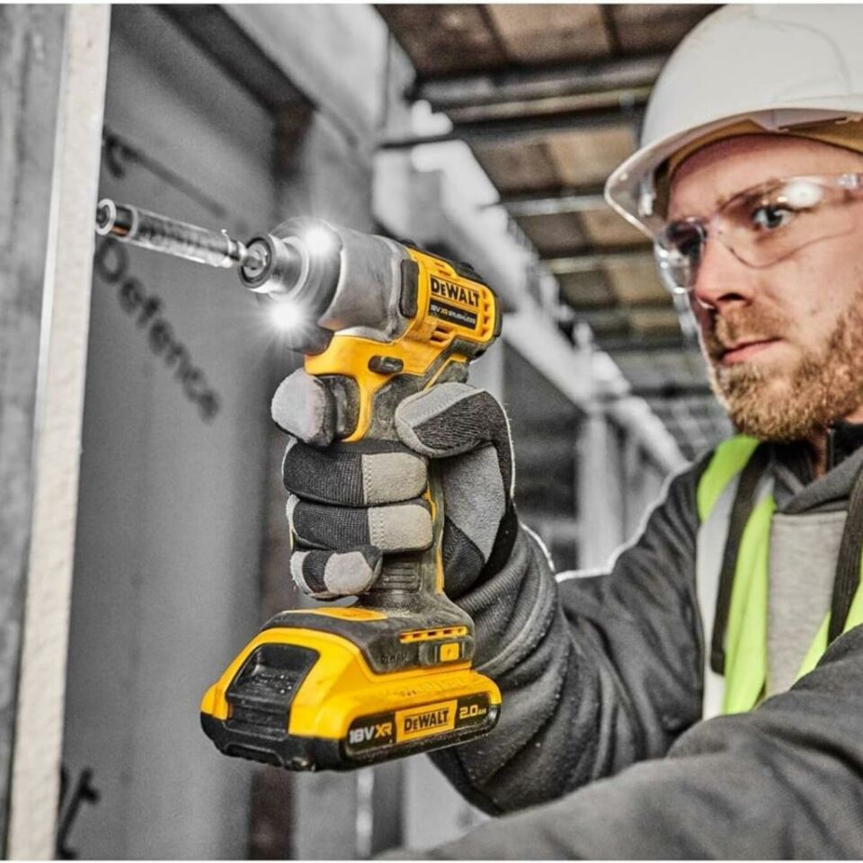 Dewalt XR Kompakt Kömürsüz Akülü Darbeli Vidalama 192 Nm DCF840D2T-QW 2x2Ah
