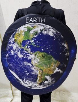 Dünya Kostümü | Uzayda Dünya Kostümü