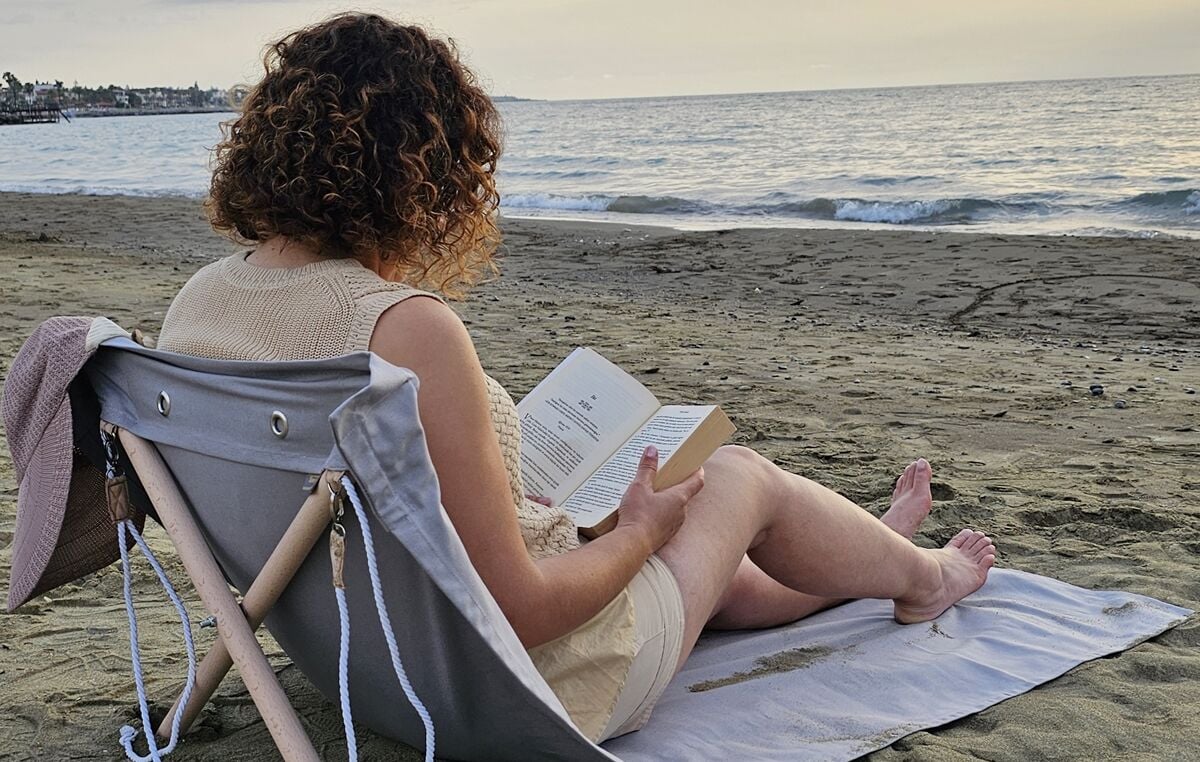 Askılı Portatif Şezlong Gri Renk | Arkalıklı Katlanır Plaj ve Piknik Örtüsü