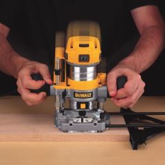 Dewalt D26203 900Watt 8mm Profesyonel Değişken Hız Ayarlı Dalma