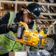 Dewalt DCS777T2 54V Flexvolt LI-ION Kömürsüz 216MM Gönye Testere