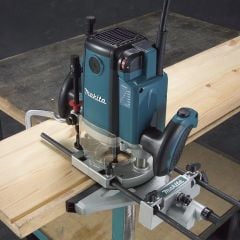 Makita RP2303FC02 2.300W 10.45Ah Devir Ayarlı Elektronik Dik Freze