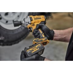 Dewalt DCF891P2G 18V 5.0AH Li-ion Kömürsüz Çift Akülü Somun Sıkma-Komple Kauçuk