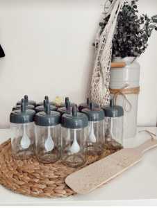 12 Adet Kendinden Kaşıklı Cam Baharat Seti 300 ml (Baharat Etiketli  Hediyeli ) FÜME