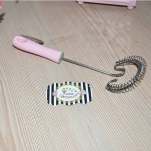 PLASTİK SAPLI YAYLI YUMURTA ÇIRPICI