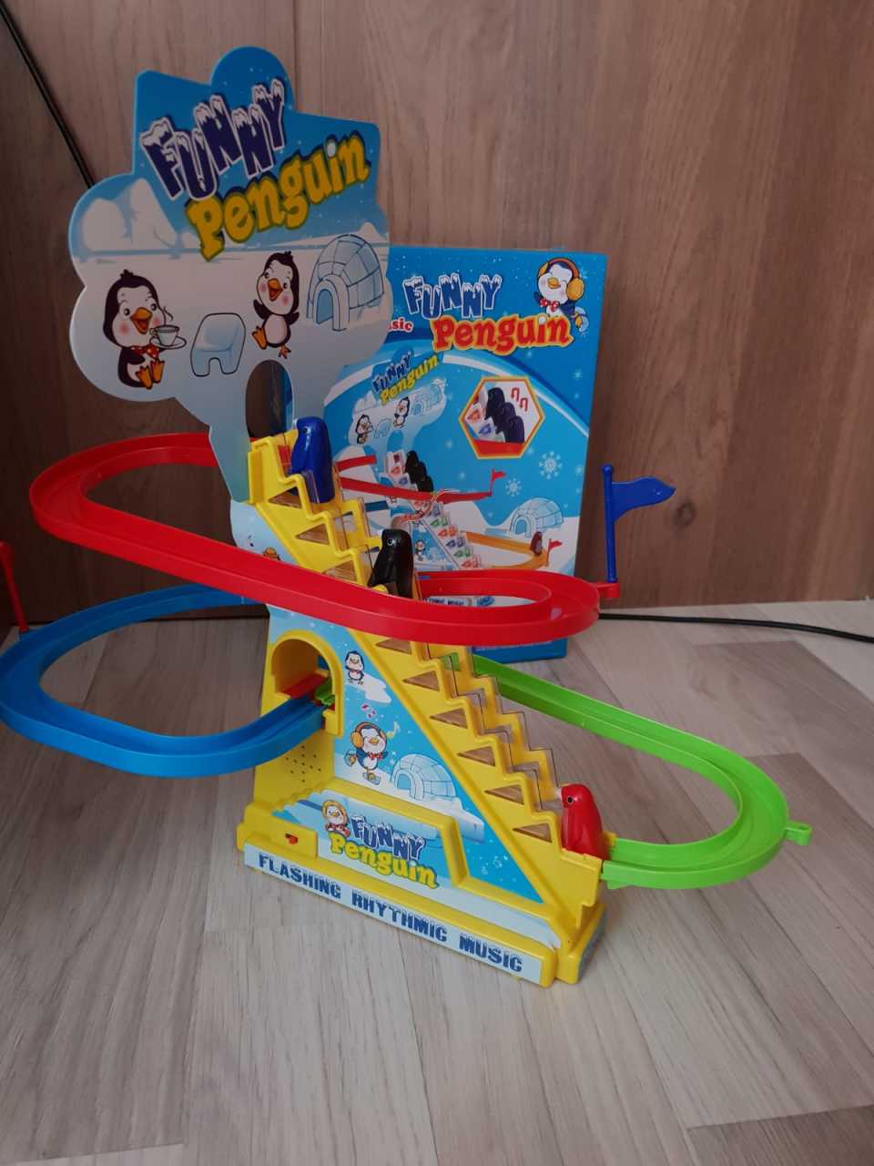 PİLLİ ÇILGIN MERDİVENLİ KAYAN PENGUENLER