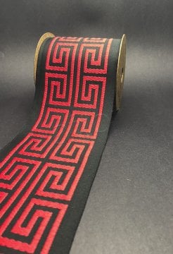 bordür kurdela şerit jakarlı bordür(3.5 mt top)  kumaş bordür 100176 V12 Siyah zemin üzeri Kırmızı