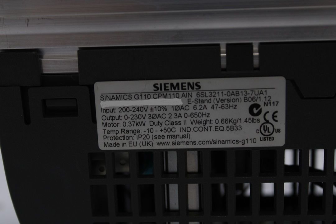 6SL3211-0AB13-7UA1 SIEMENS SINAMICS G110 0.37 Kw  AC DRIVE 2. EL