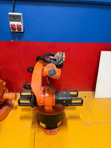 KUKA ROBOT KR 210 KRC4 2014 MODEL