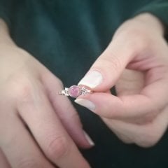 Pembe Taşlı Altın Yüzük