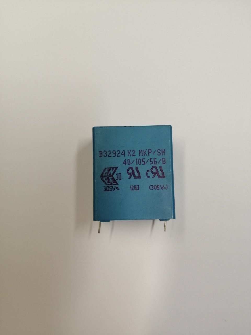 5.6 UF 300V AC 27.5mm