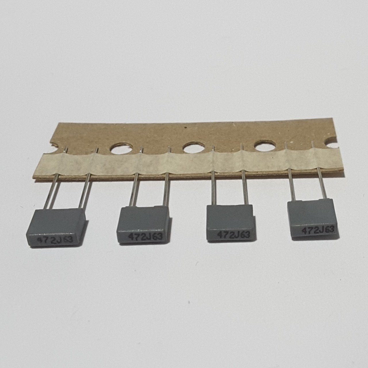 4.7 NF 63V , 5mm , Kutu Tipi ( 25 ADETLİK PAKET )