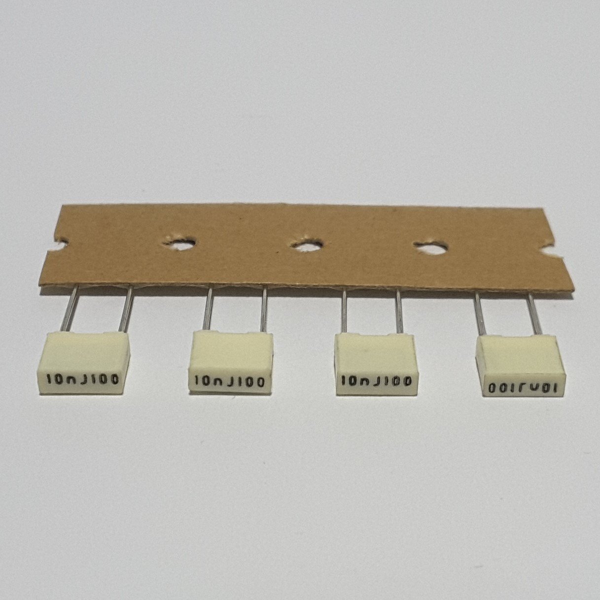 10 NF 100V , 5mm , Kutu Tipi ( 25 ADETLİK PAKET )