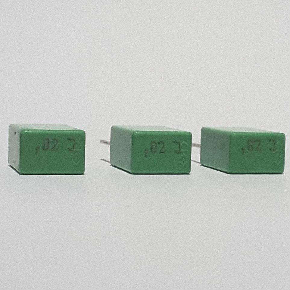 820 NF 63V , 5mm , Kutu Tipi ( 10 ADETLİK PAKET )
