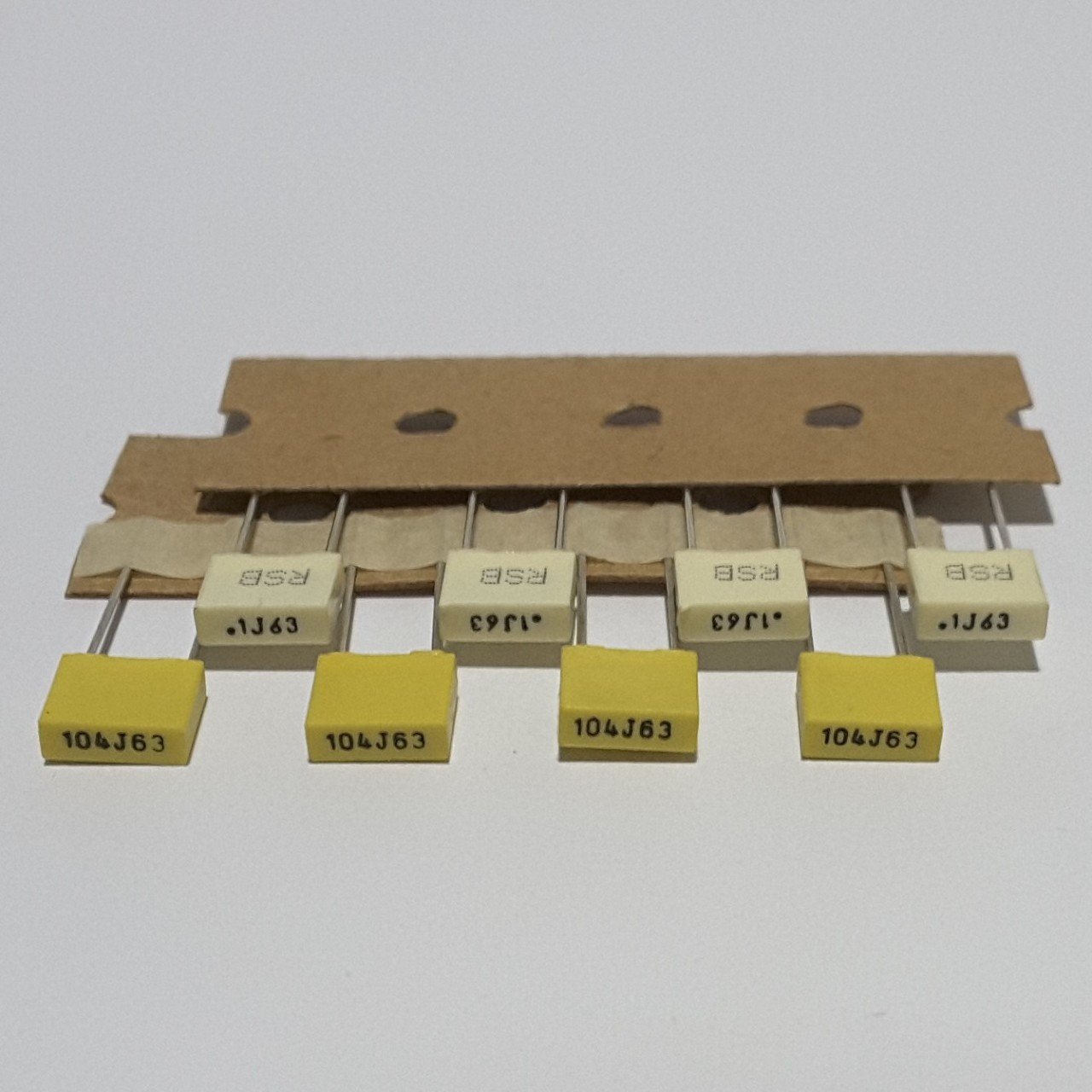 100 NF 63V , 5mm , Kutu Tipi ( 25 ADETLİK PAKET )