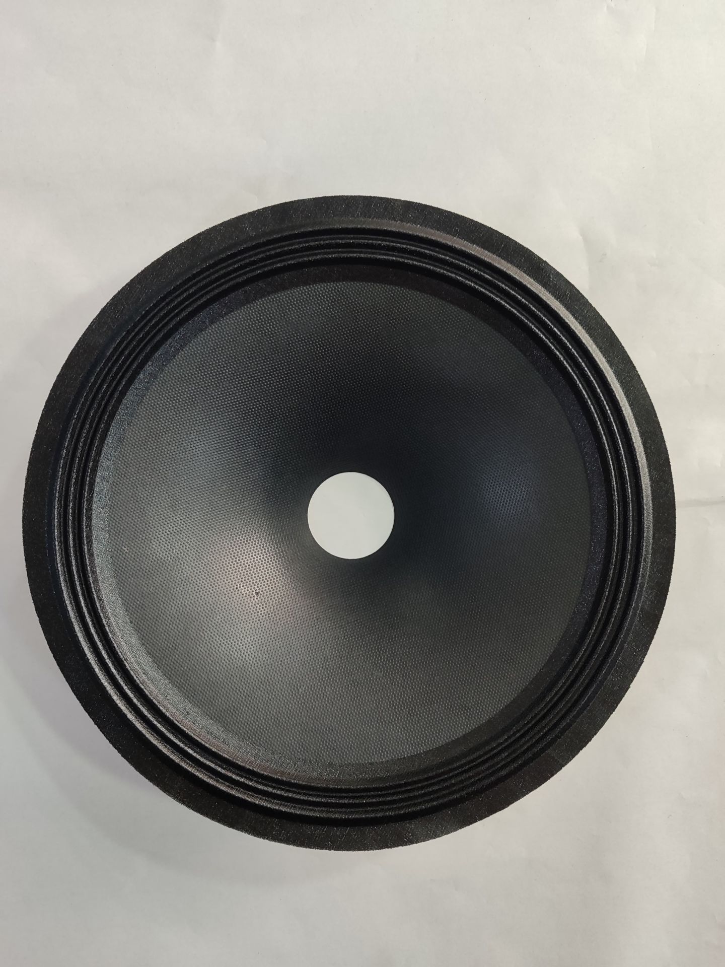 25CM HOPARLÖR KAĞIDI ( SİYAH ) DELİK ÇAPI: 4CM , DERİNLİK: 5,5CM