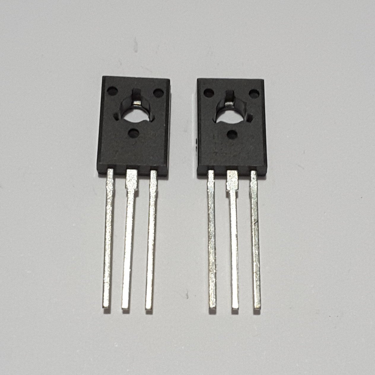 HLB123 , 1A 400V 30W NPN TRANSİSTÖR , TO-126 Kılıf ( 5 ADETLİK PAKET )