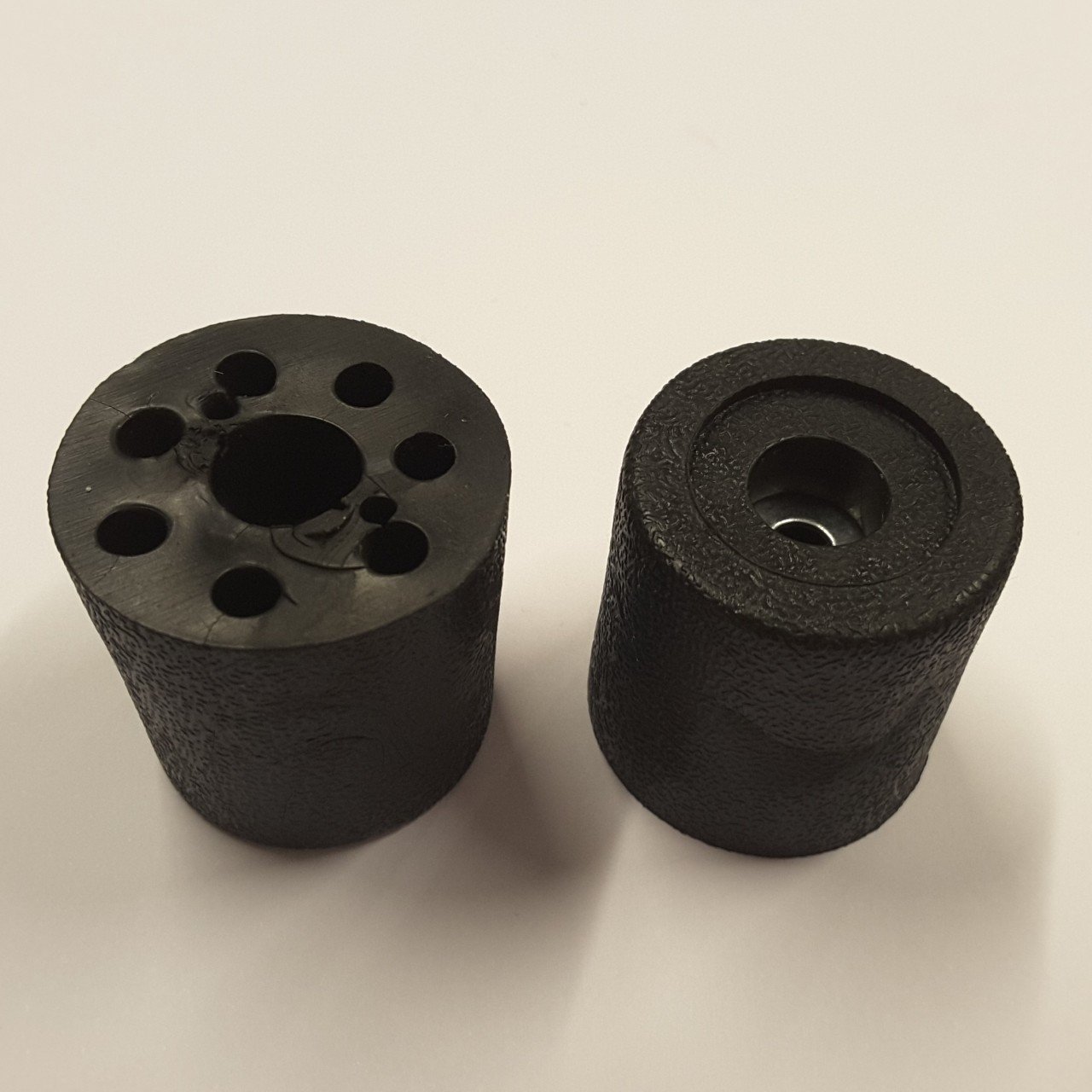 NO:6 PLASTİK AYAK - 35x35mm ( 5 ADETLİK PAKET )