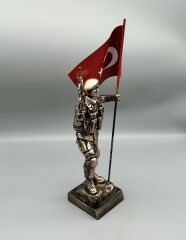 40 Cm Bayraklı Komando Heykeli