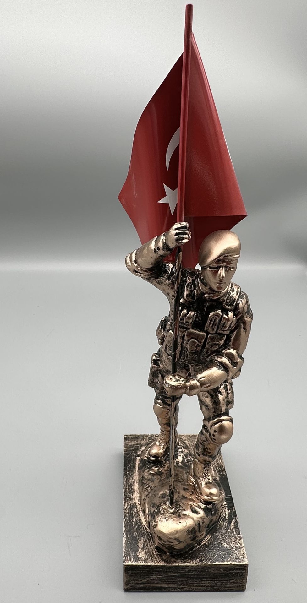 40 Cm Bayrak Diken Komando Heykeli