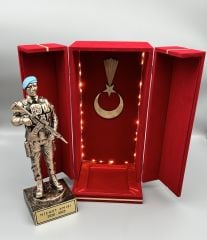 Kadife Sandıklı Led Işıklı Mavi Bereli Komando Heykel Plaket