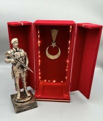 Kadife Sandıklı Led Işıklı Komando Heykel Plaket