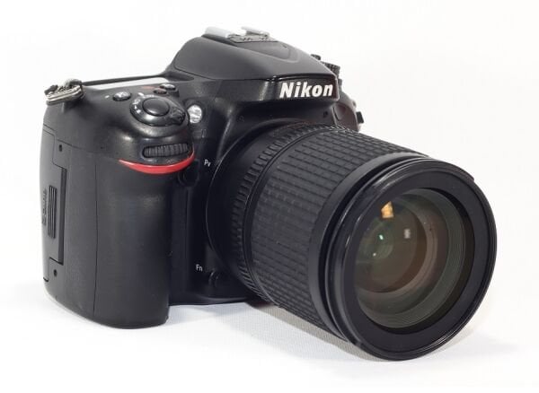 Nikon D7100 +18-135 Lens (169.000 Shutter)