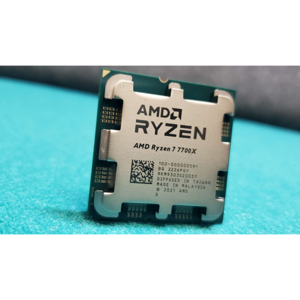 AMD RYZEN 7 7700X 8 Core, 4,50-5.40GHz, 40Mb Cache, 105W,  AM5 Soket, BOX (Kutulu) (Grafik Kart YOK, Fan YOK)