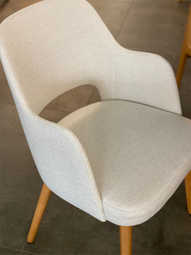 Venedik Kollu Sandalye,