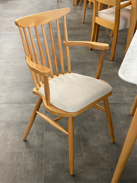 Gitar Kollu Sandalye,