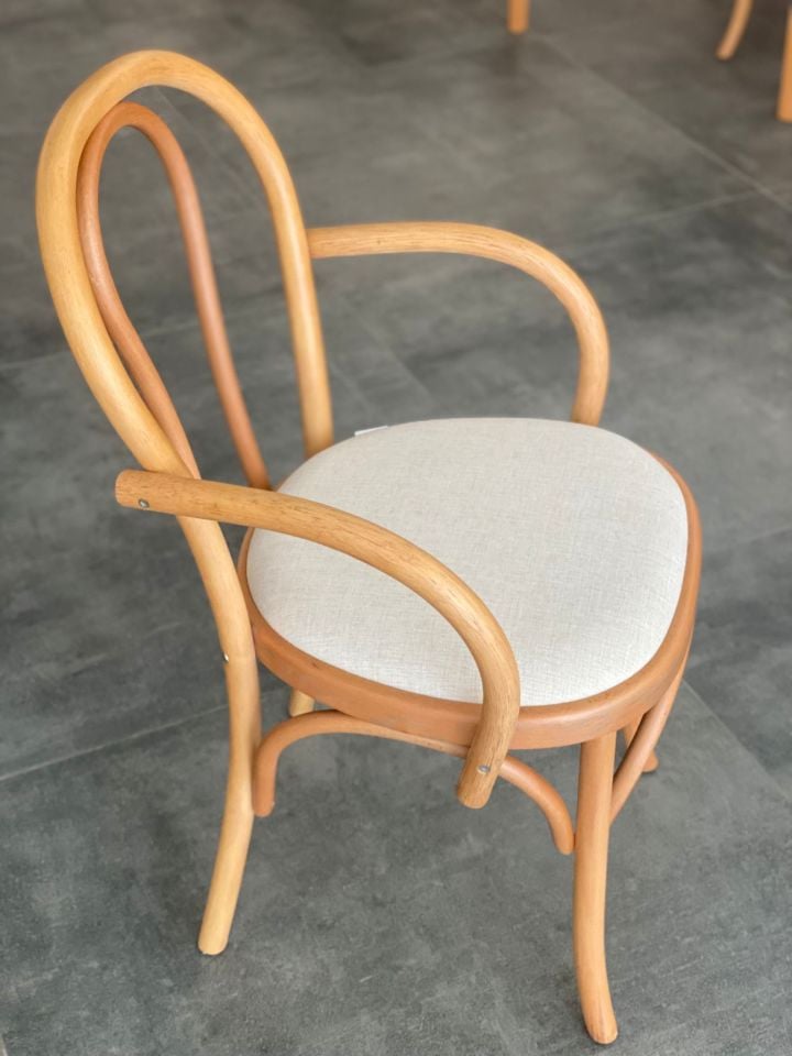 Müşfik Kollu Sandalye,