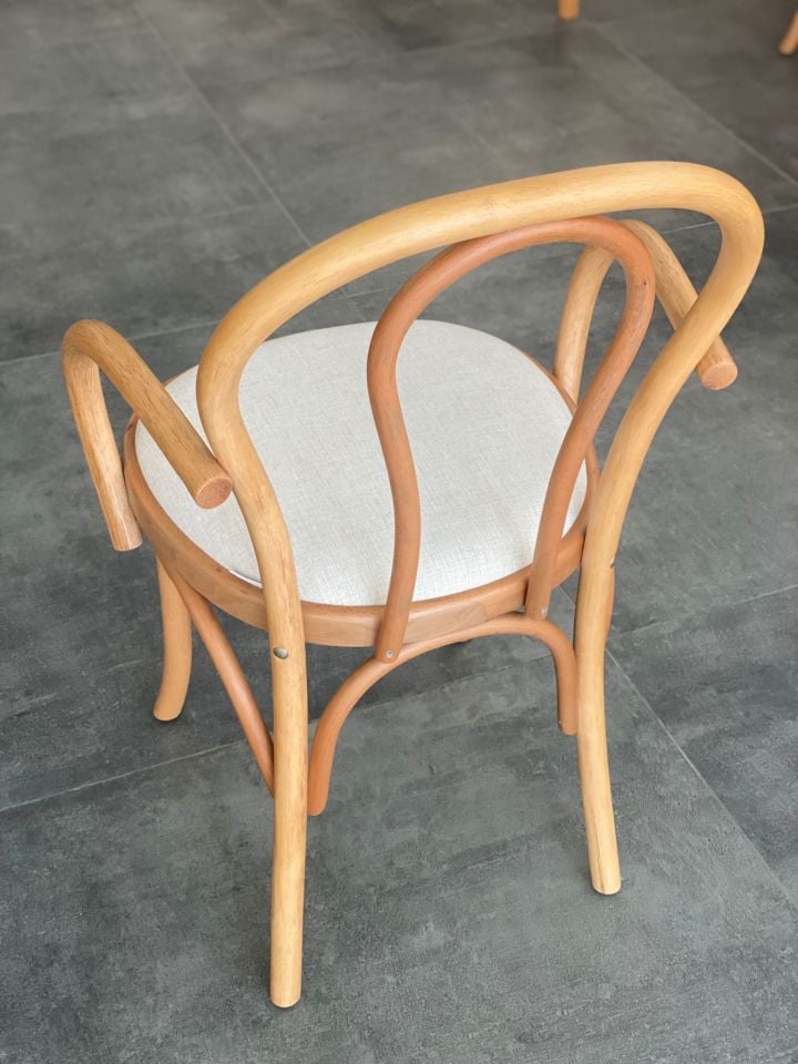 Müşfik Kollu Sandalye,