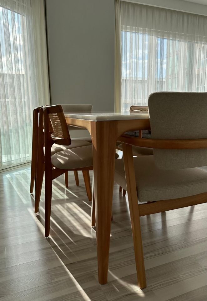 Muğla Beyazı Dobby Ayak Mermer Masa