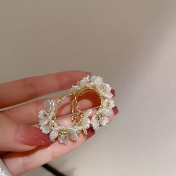 Beyaz Kabuk Çiçek Küpe